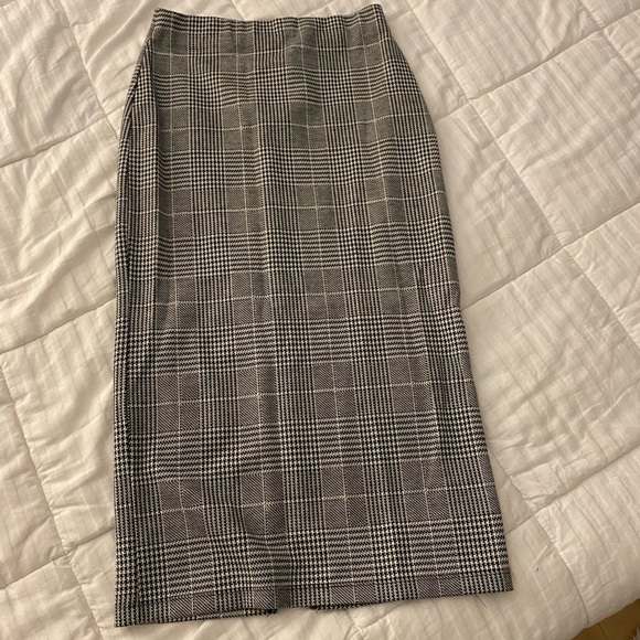 H&M Dresses & Skirts - H&M NWT skirt xs